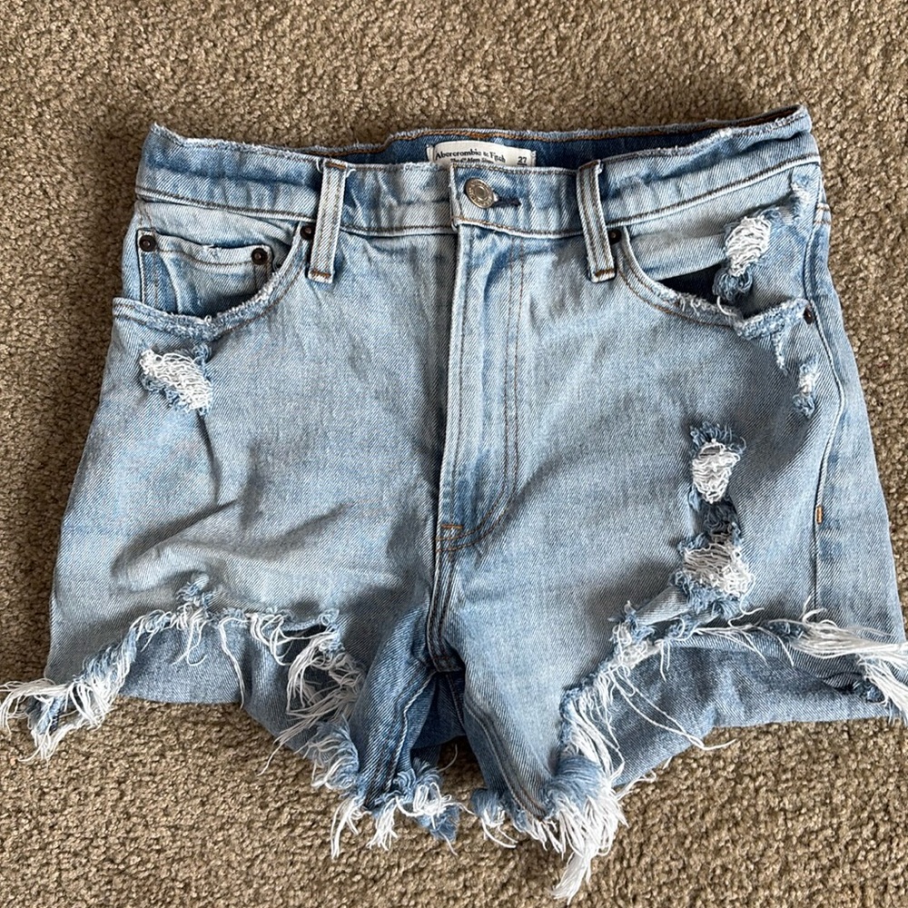 Abercrombie & Fitch denim/jeans shorts, the 4 inch mom short high rise size 27